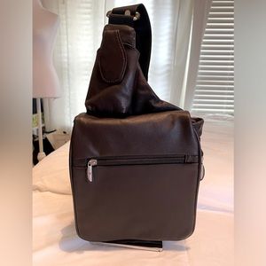 Travelon unisex brown leather crossbody